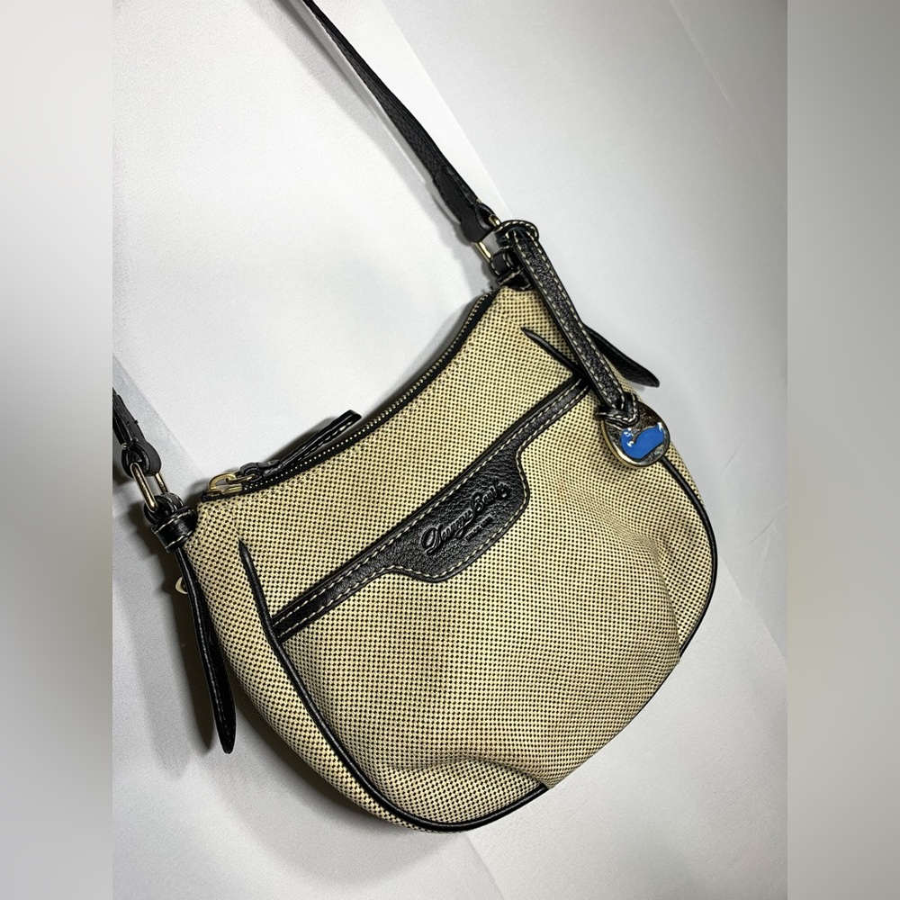 *AUTHENTIC* Dooney & Bourke Crossbody Purse